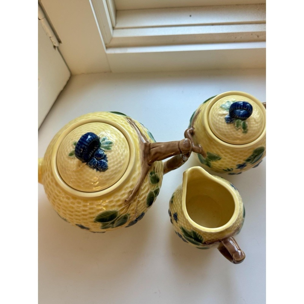 VINTAGE SIGNED TIFFANY MAJOLICA TEA SET PITCHER CREAMER SUGAR BOWL PORTUGAL - Picture 5 of 16
